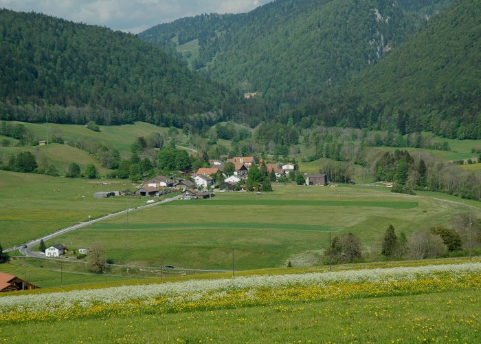 32cb62257e14-Balade2-Paquier-vue-des-Planches-700x500